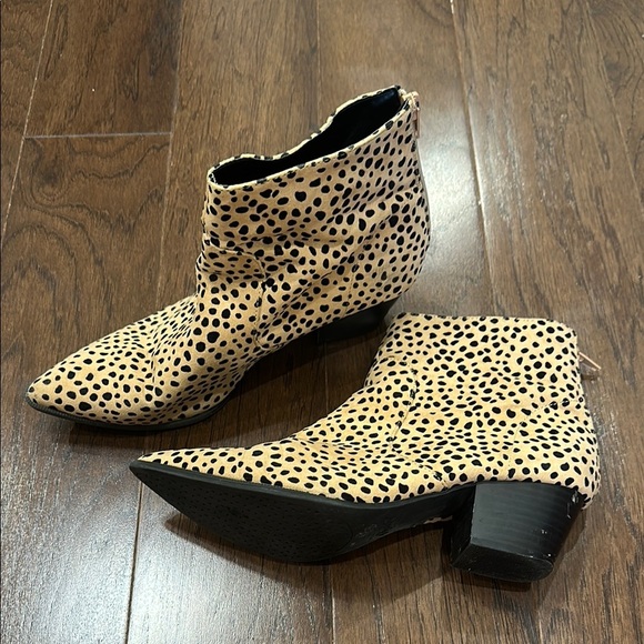 Qupid Shoes - Leopard Print Ankle Boots- size 9